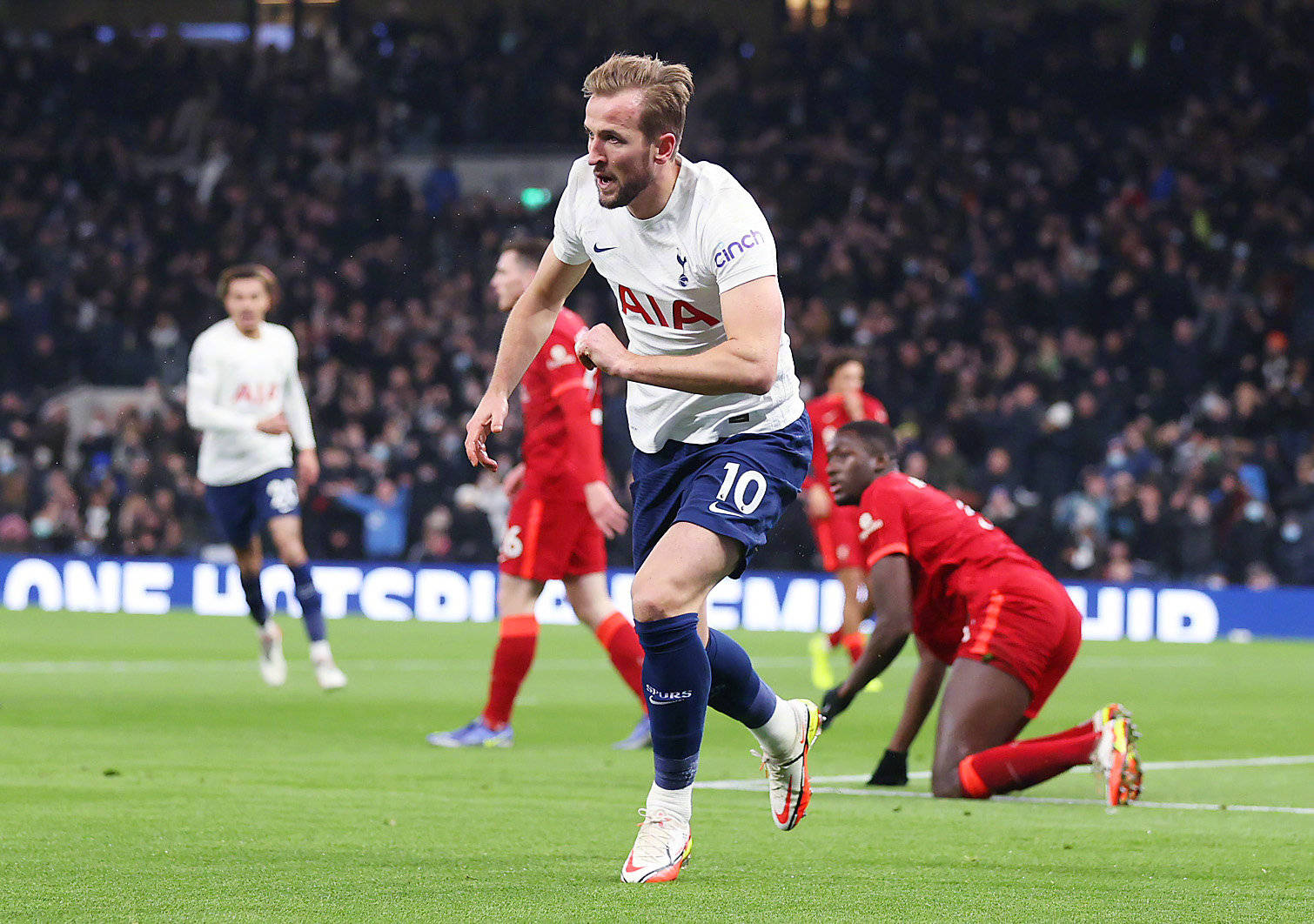 利物浦碾压勒沃库森，孔蒂惊艳世界