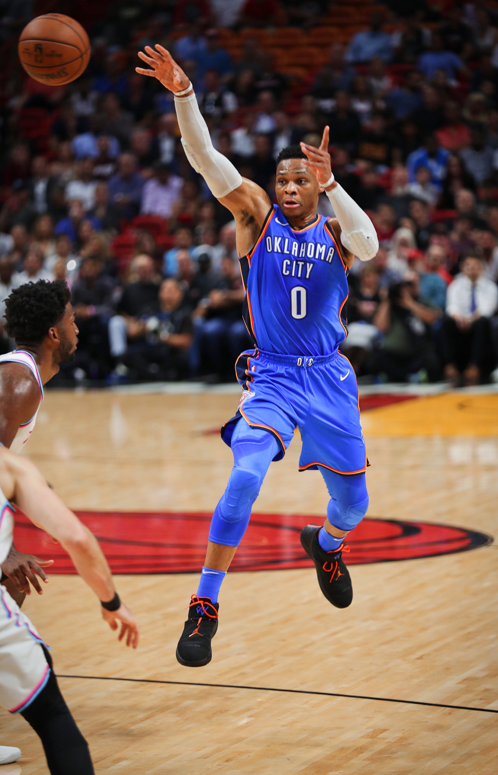 美洲杯惊险逆转取胜，粉丝狂欢不已