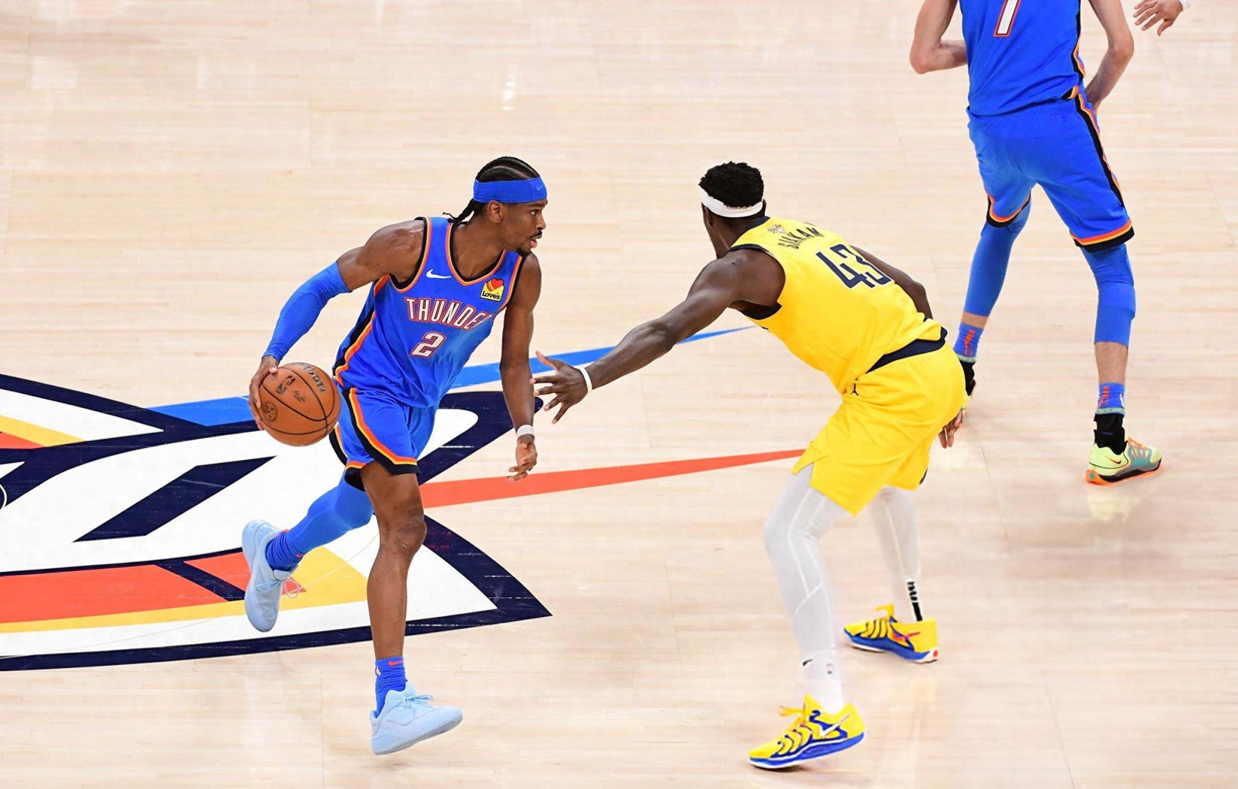 爱游戏在线-NBA惊险逆转取胜，粉丝狂欢不已