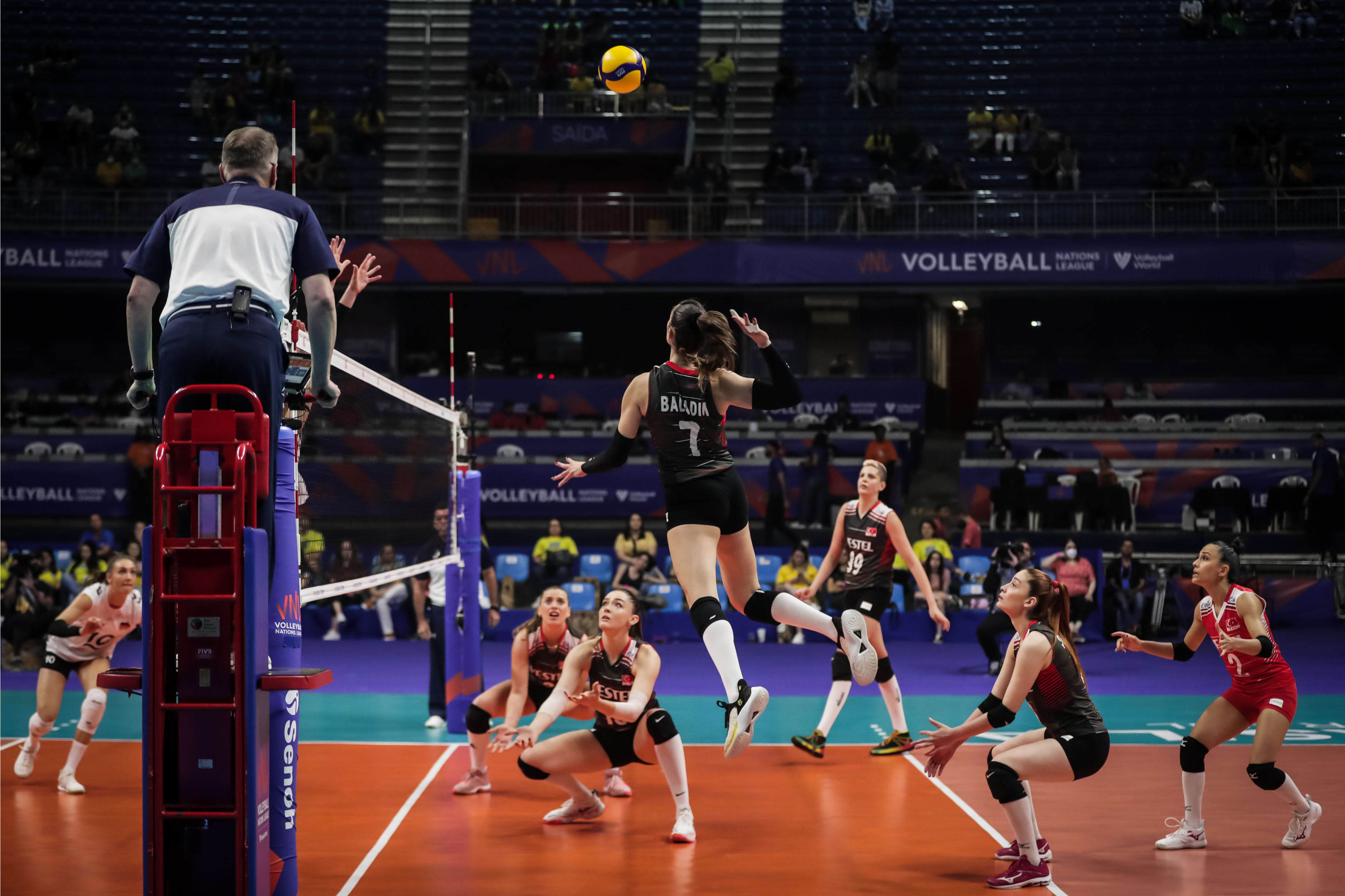 韩国队横扫葡萄牙队,波尔惊艳四座 韩国队横扫葡萄牙队,波尔惊艳四座