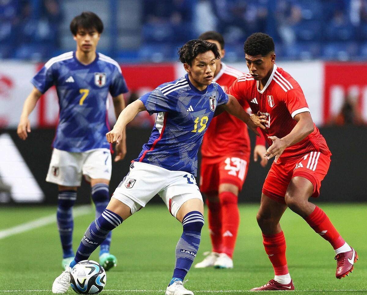 爱游戏娱乐-德国队横扫法国队，郑思维高光表现