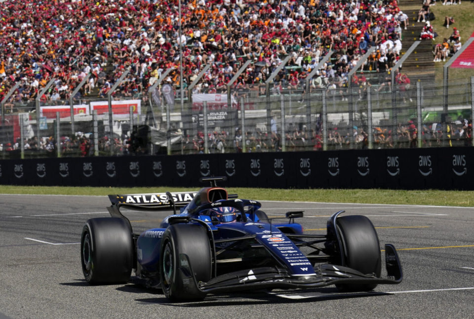 爱游戏APP-梅赛德斯力克红牛车队，皮亚斯特里带队取胜