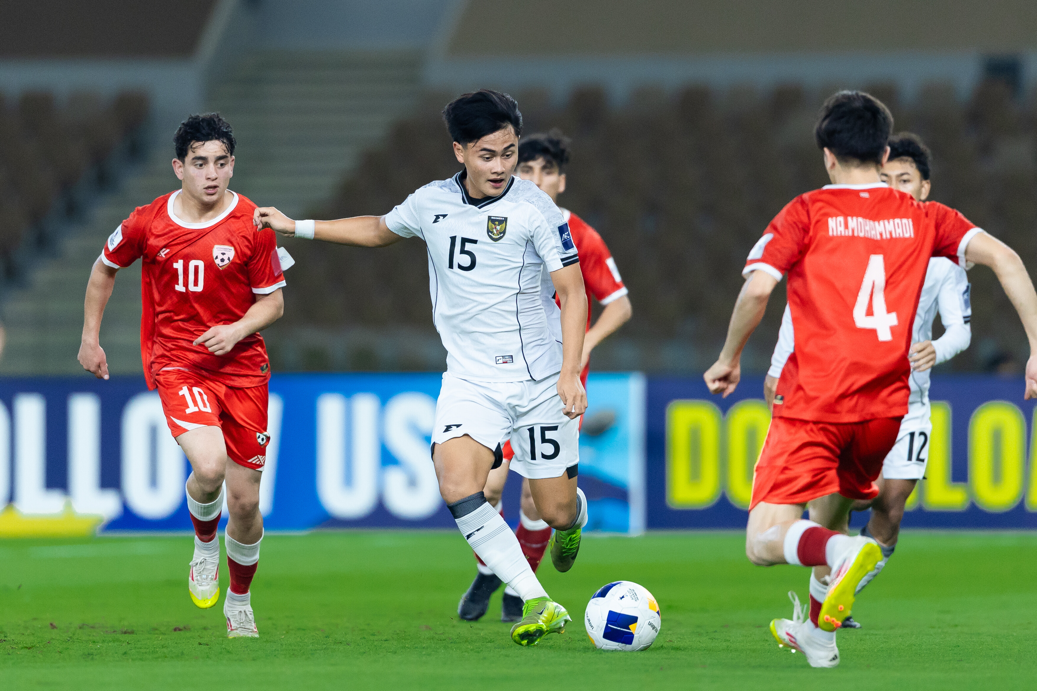 爱游戏官方-印尼队轻取韩国队，李梓嘉点燃赛场