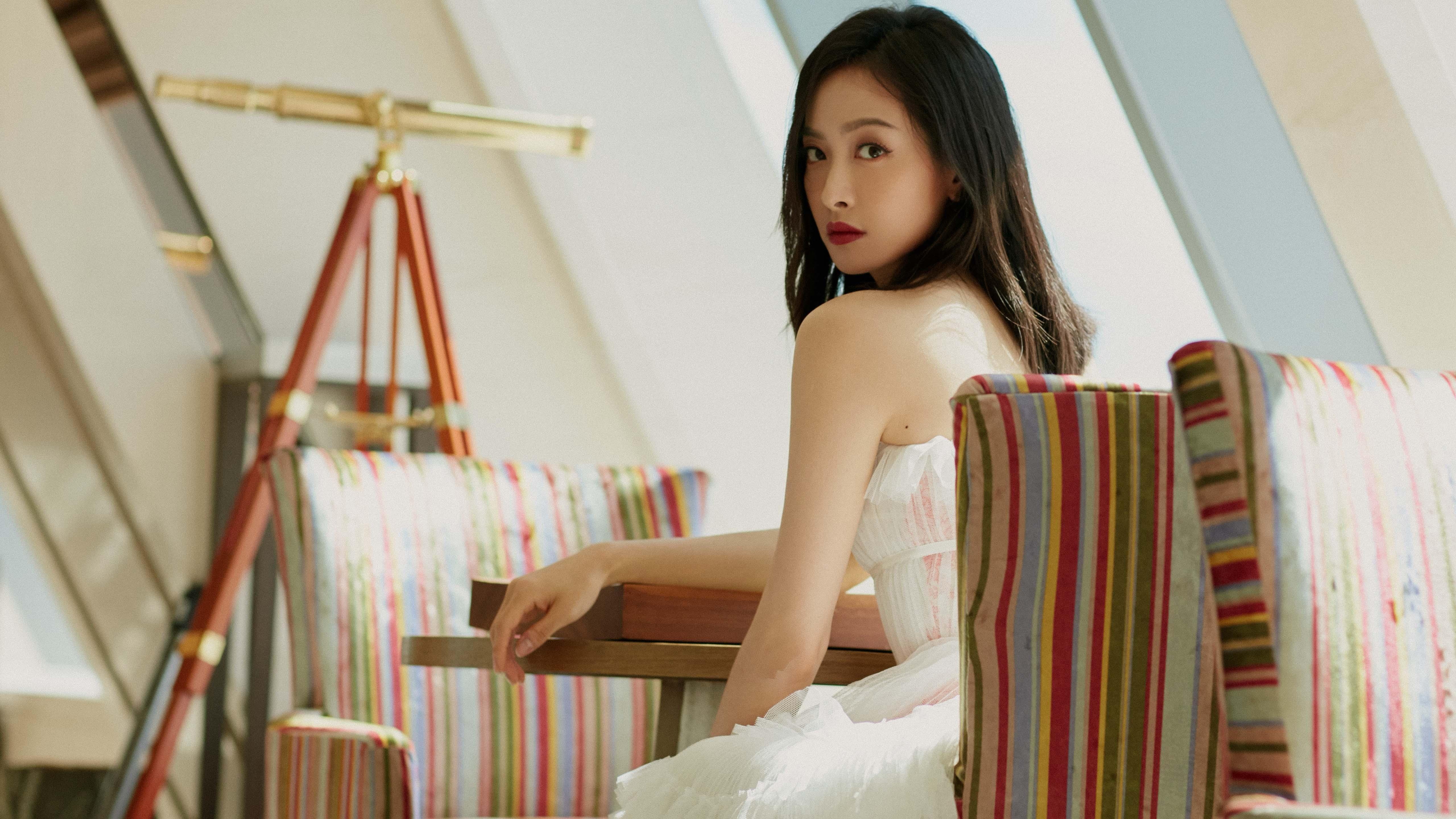 跨越领域的统治力,骑士淘汰步行者晋级,杰伦格林英超争冠赛接管比赛