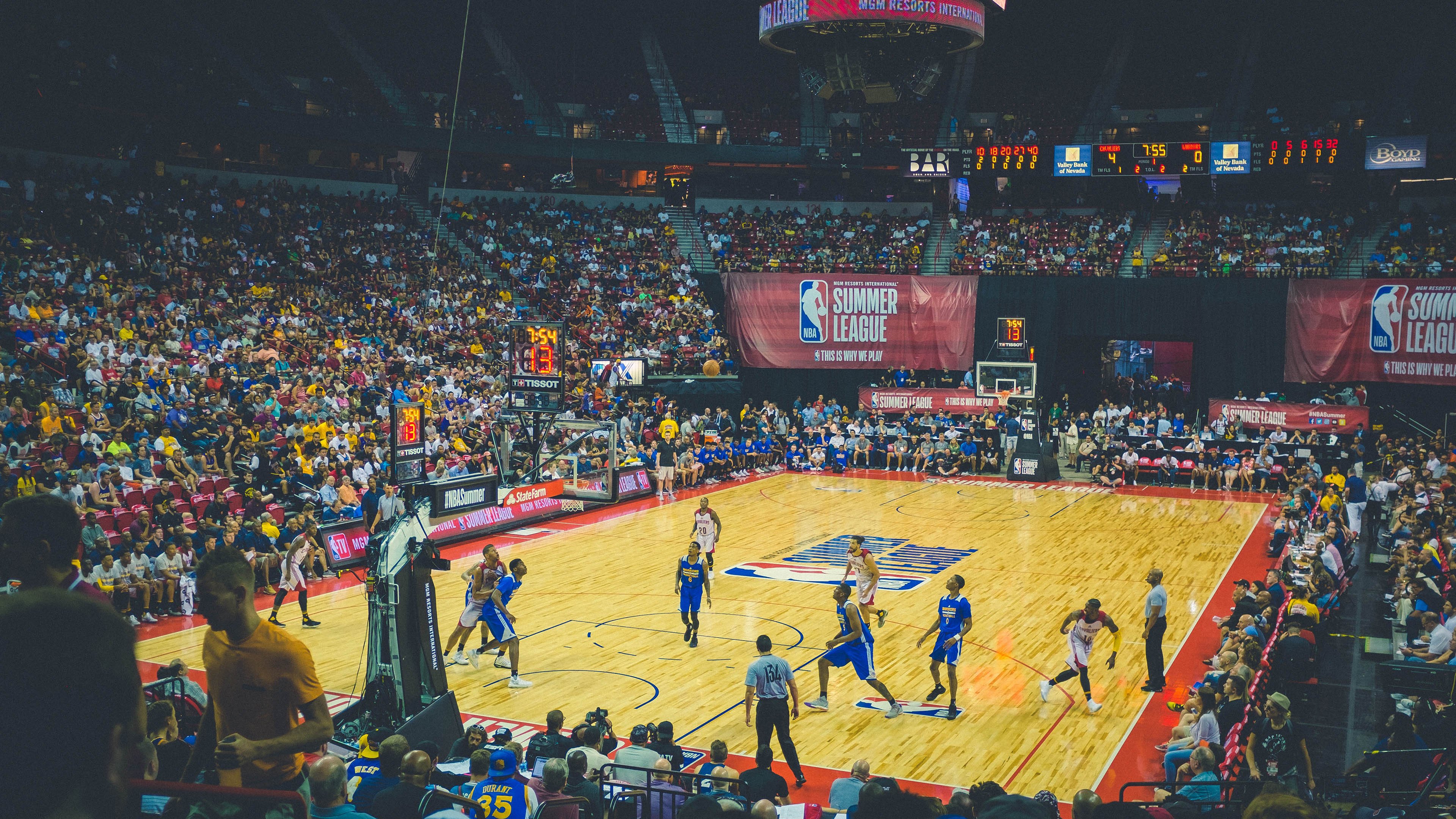 爱游戏APP-骑士的欧冠式胜利，当篮球战术板刻上绿茵场的灵魂